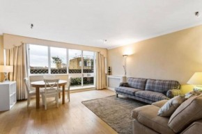Bright 2 Bedroom Near the Natural History Museum